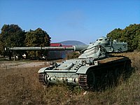AMX-13 90mm champ tir Lagnes Canjuers.JPG
