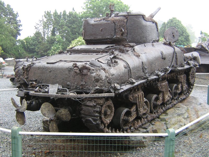 M4A1 Sherman DD no2 Port-en-Bessin 6.JPG