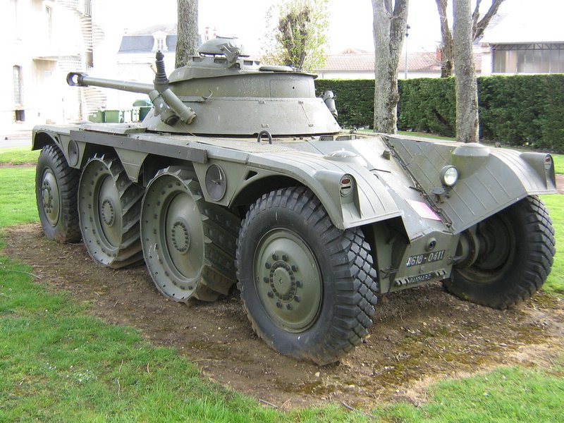 Panhard EBR-90 St Maixent 3.JPG