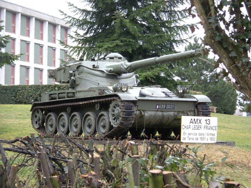 AMX-13 90mm ESAM Bourges 3.JPG