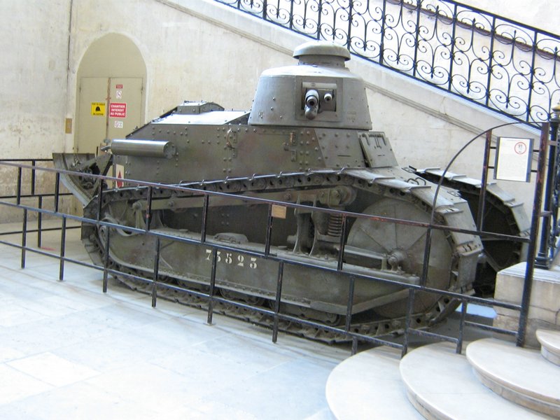 FT-17 Invalides 1.JPG