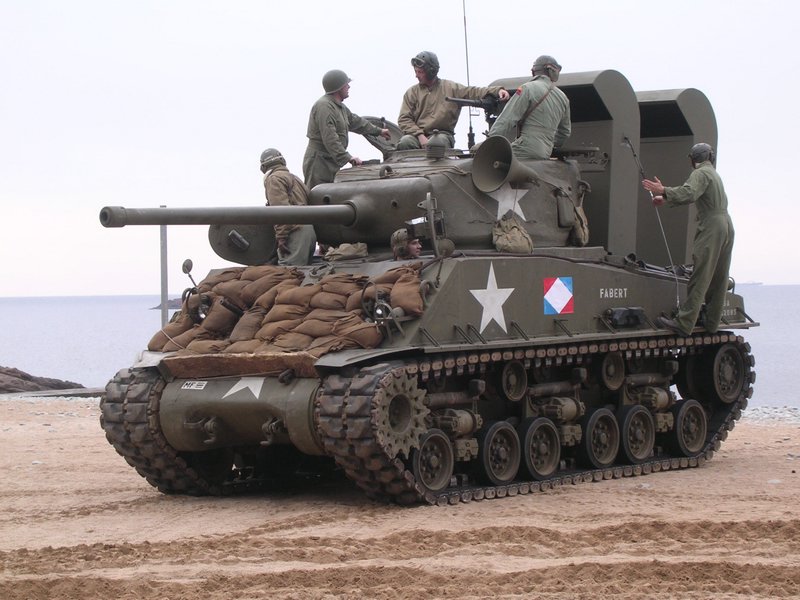 M4 76mm HVSS Jeep Sud Est 1.JPG