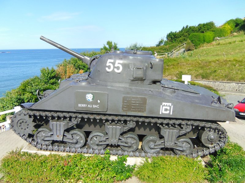 M4A2 Sherman Arromanches 3.JPG