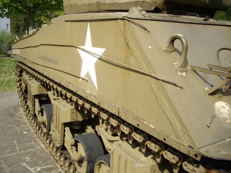 M4A3 Sherman Clervaux 30.JPG