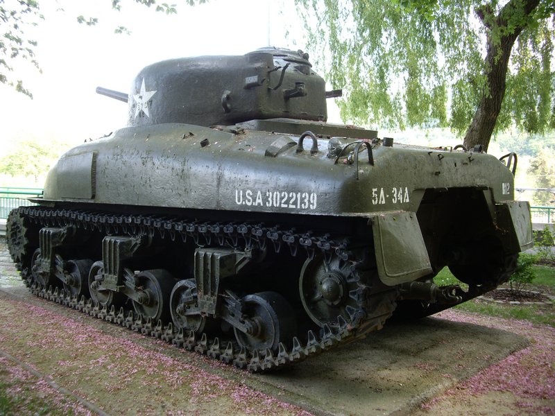 M4A1 Sherman Ettelbruck 5.JPG