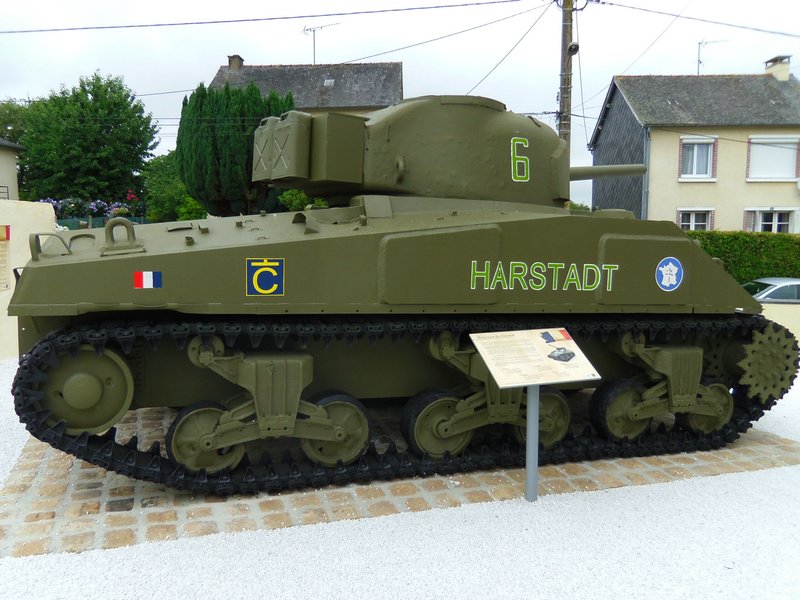 M4A4T Sherman Gruge l hopital 7.JPG