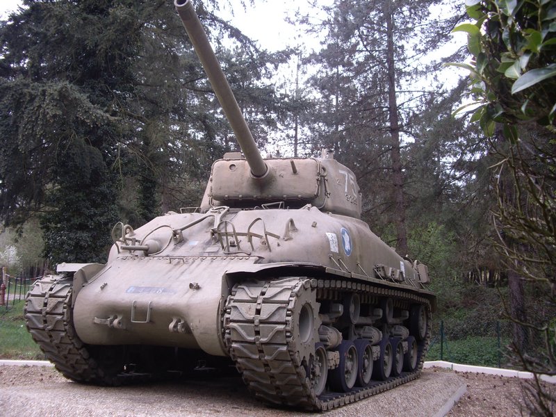 M4A1E8 Sherman Mezieres 5.JPG