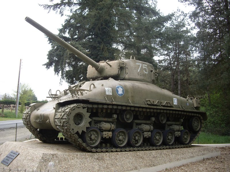 M4A1E8 Sherman Mezieres 6.JPG
