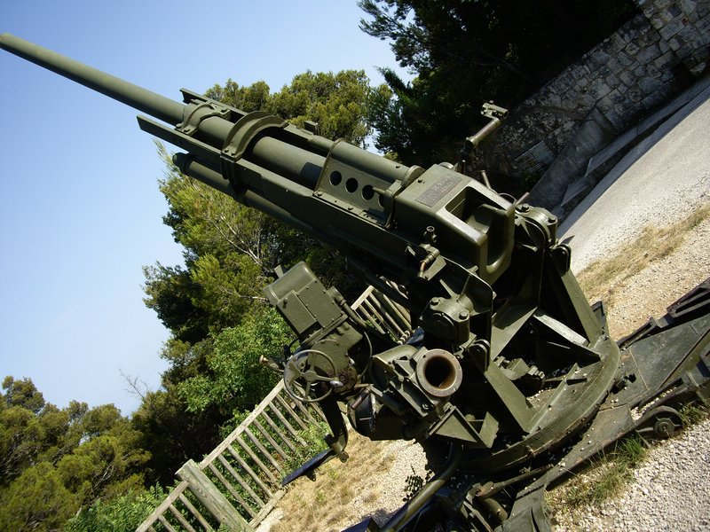 90mm AA gun Toulon 3.JPG