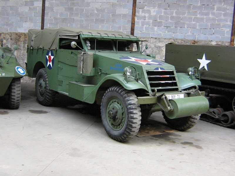 M3A1 Scout Car Univem 2.JPG