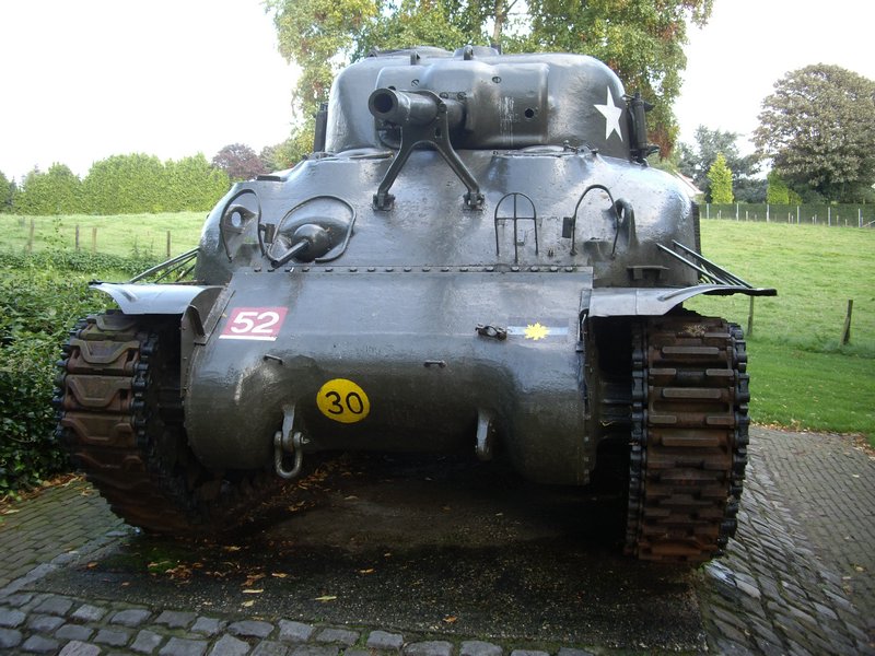 M4A1E9 Sherman Woensdrecht 2.JPG