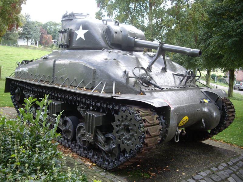 M4A1E9 Sherman Woensdrecht 3.JPG