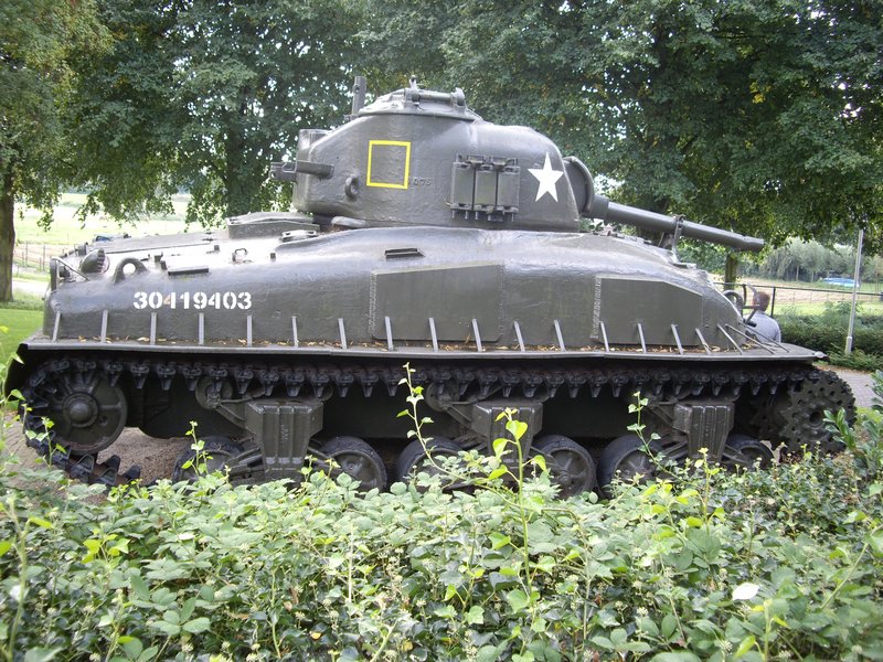 M4A1E9 Sherman Woensdrecht 4.JPG